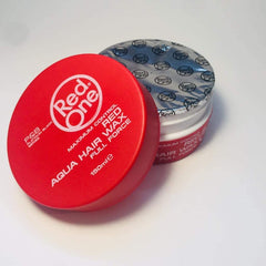 Application with hands achieving smooth texture and defined shapes