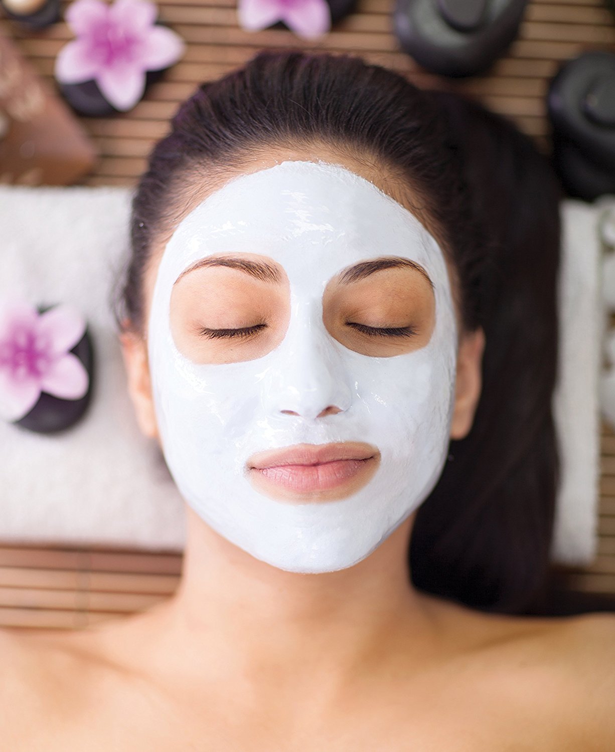Relaxcation kaolin-clay-powder-packaging-purity highlights 100% natural content.