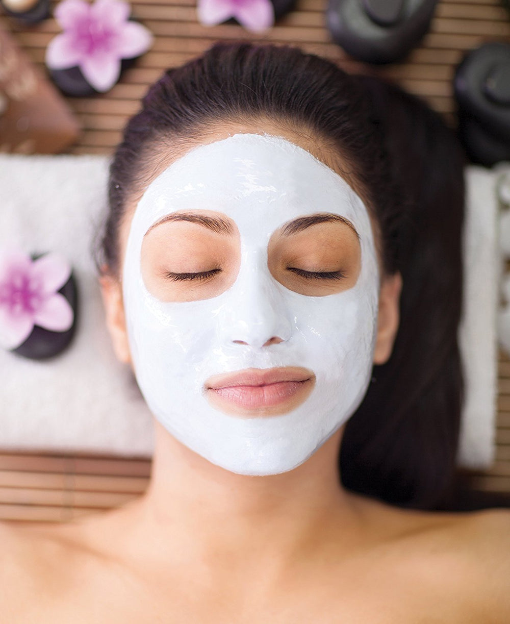 Relaxcation kaolin-clay-powder-packaging-purity highlights 100% natural content.