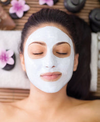 Relaxcation kaolin-clay-powder-packaging-purity highlights 100% natural content.