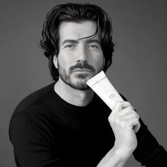 RENEFRIS ready-to-use tube showing smooth creamy texture for daily styling