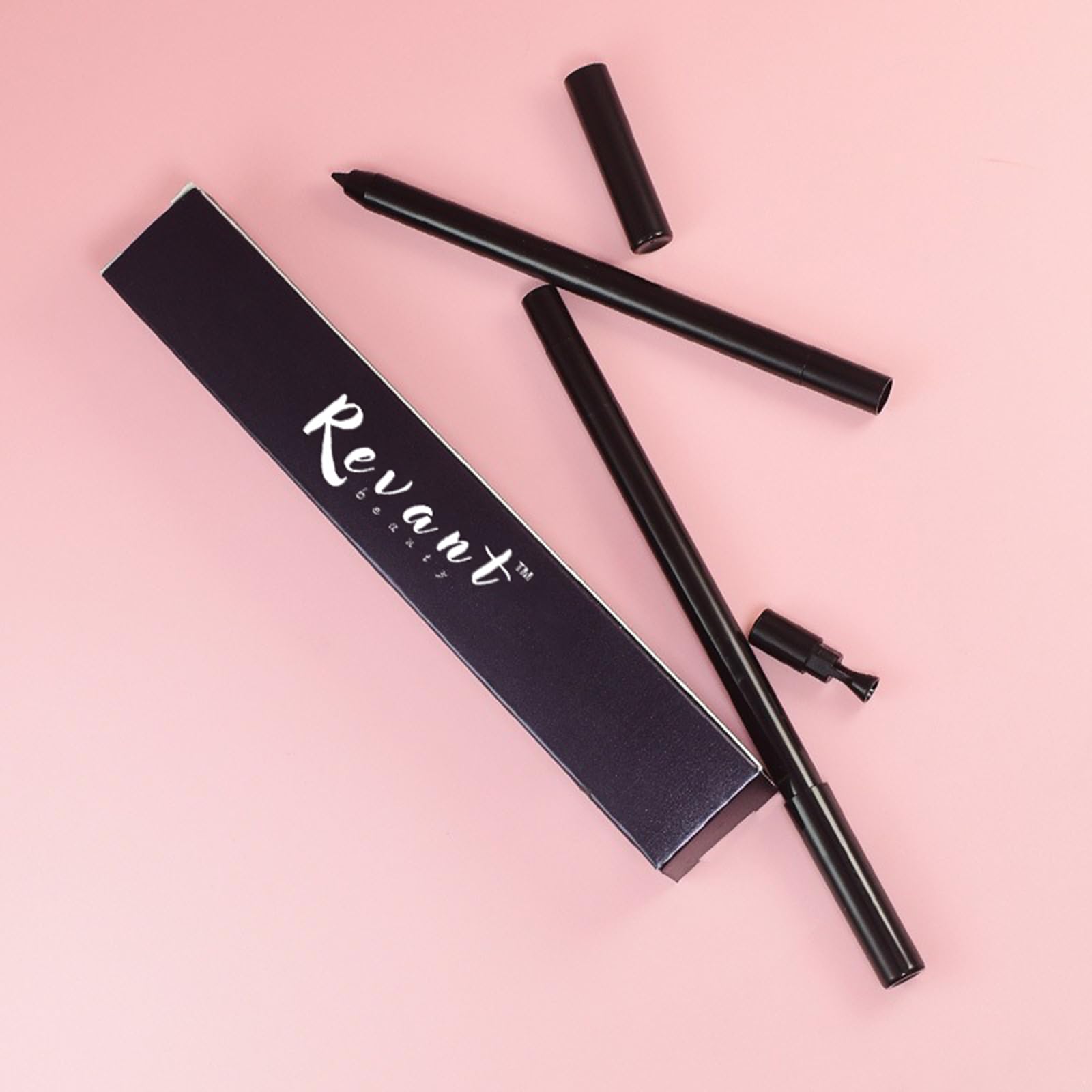 Closeup of lid application with Revant Beauty Gel Eyeliner round tip for defined eyes.