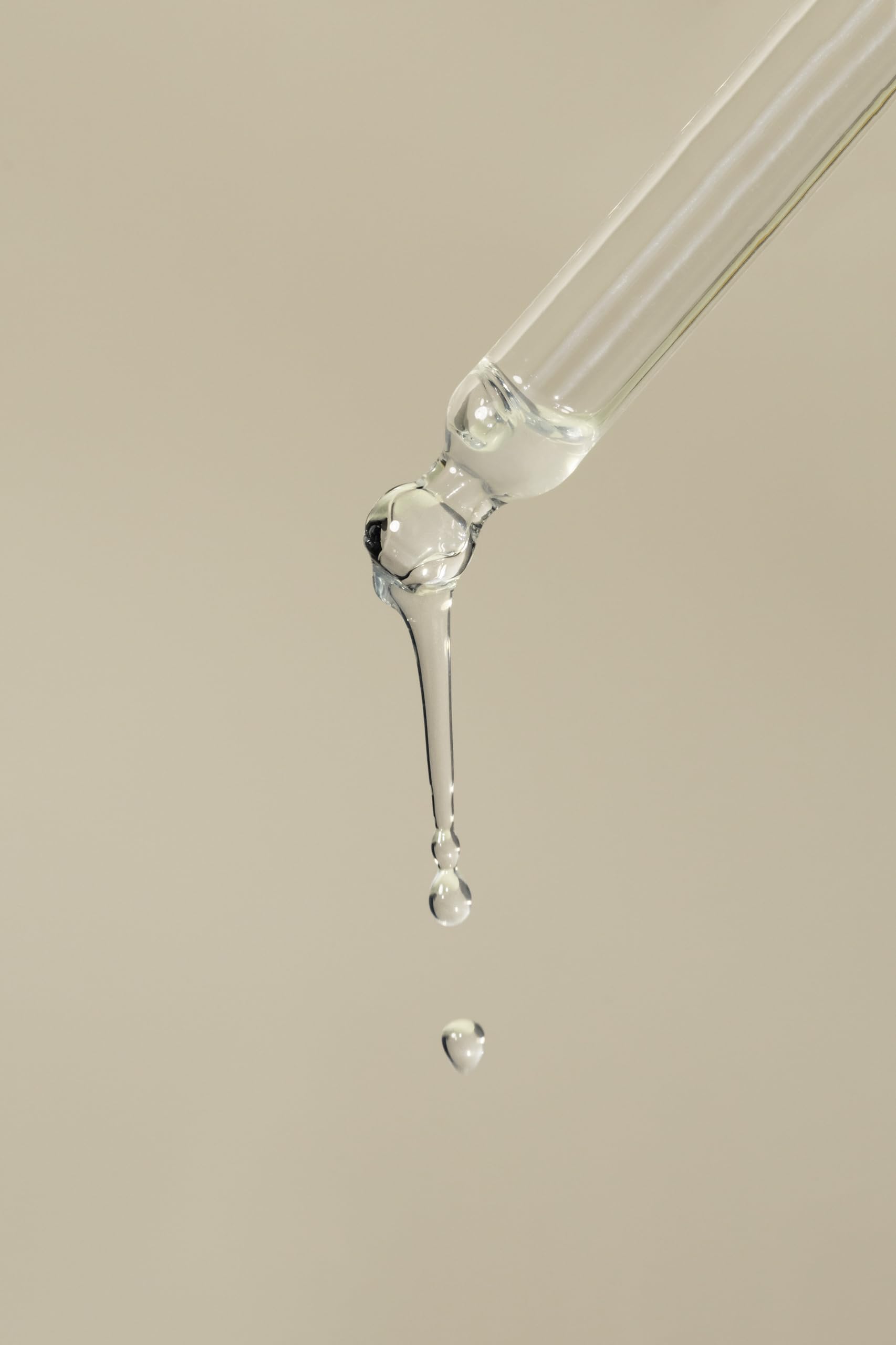 Applying REVERIE tonic to the scalp during routine care