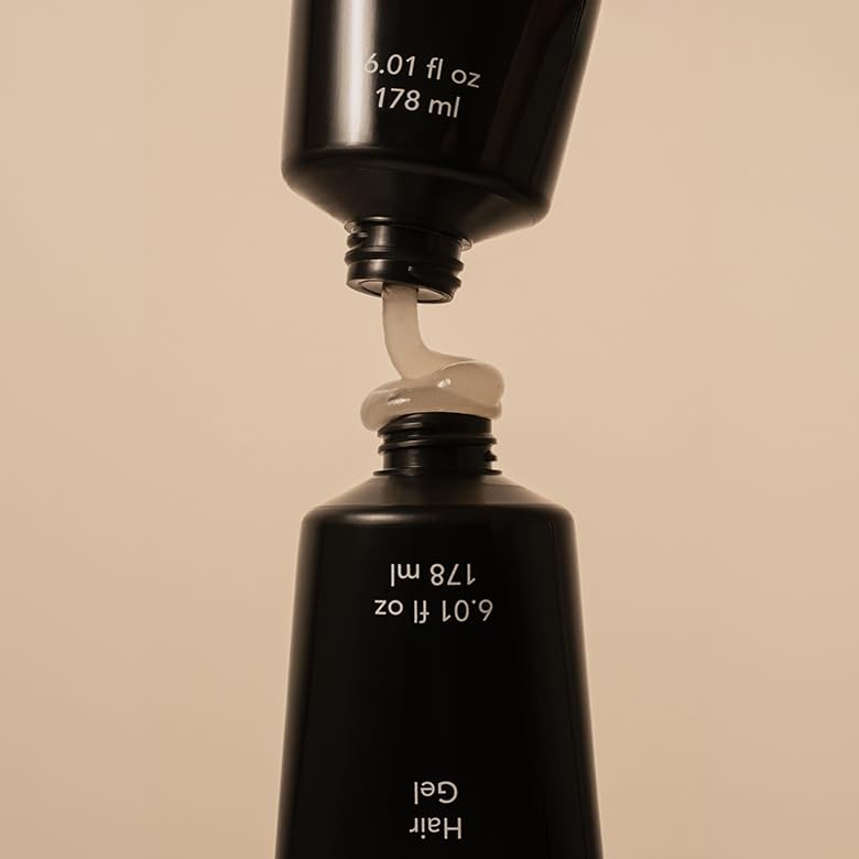 REVERIE Hymn Hair Gel hand dispensing for easy styling