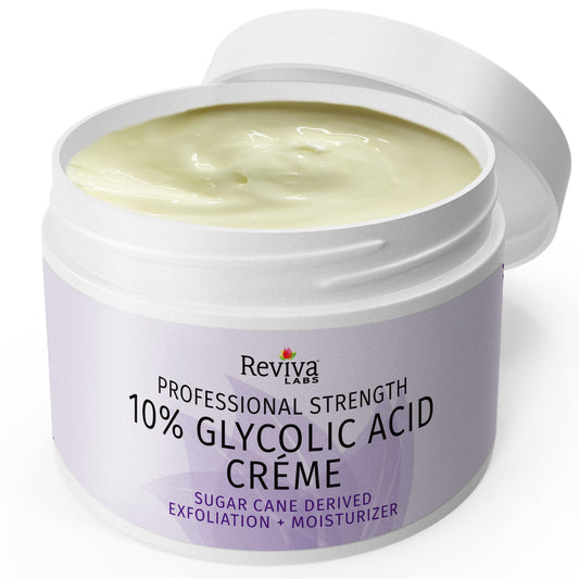 Creamy texture close-up showing the daily moisturizer's smooth finish.