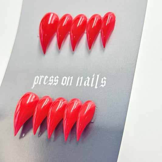 RIICFDD curved stiletto eagle claw nails with dramatic, durable wear
