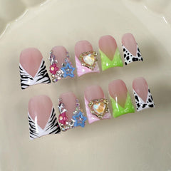 RIICFDD duck nails with French tip and 3D heart accent for chic evenings.