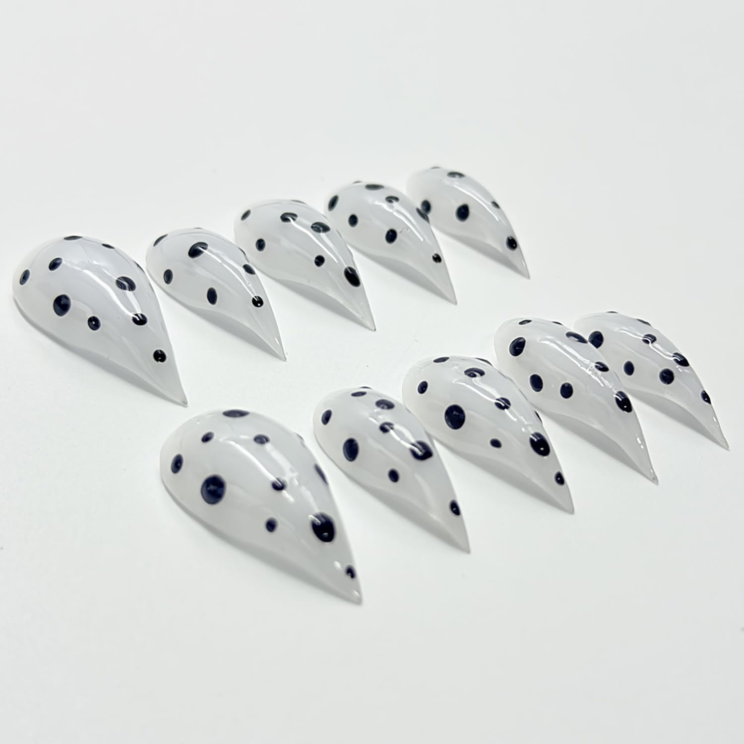 RIICFDD luxury multi-layer gel nails with rich shine.