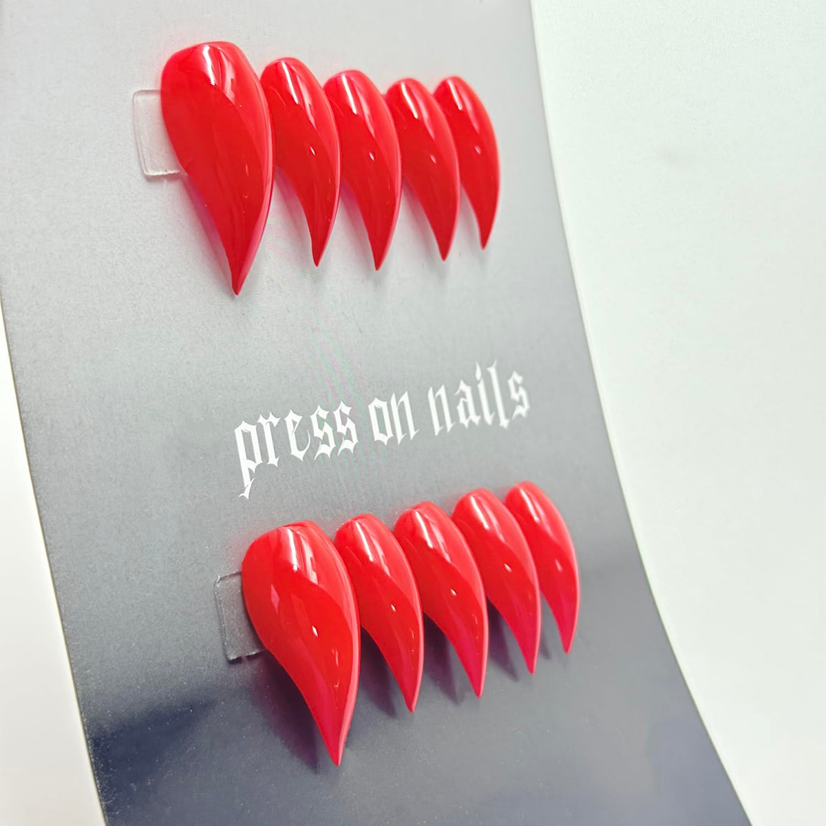 RIICFDD red Christmas press-on nails for a quick festive manicure at home