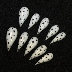 RIICFDD reusable nails supporting 3-5 uses.