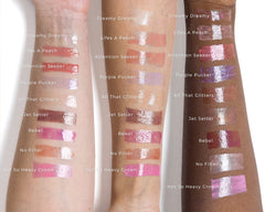Nourishing oil blend in gloss for conditioning and lip protection.
