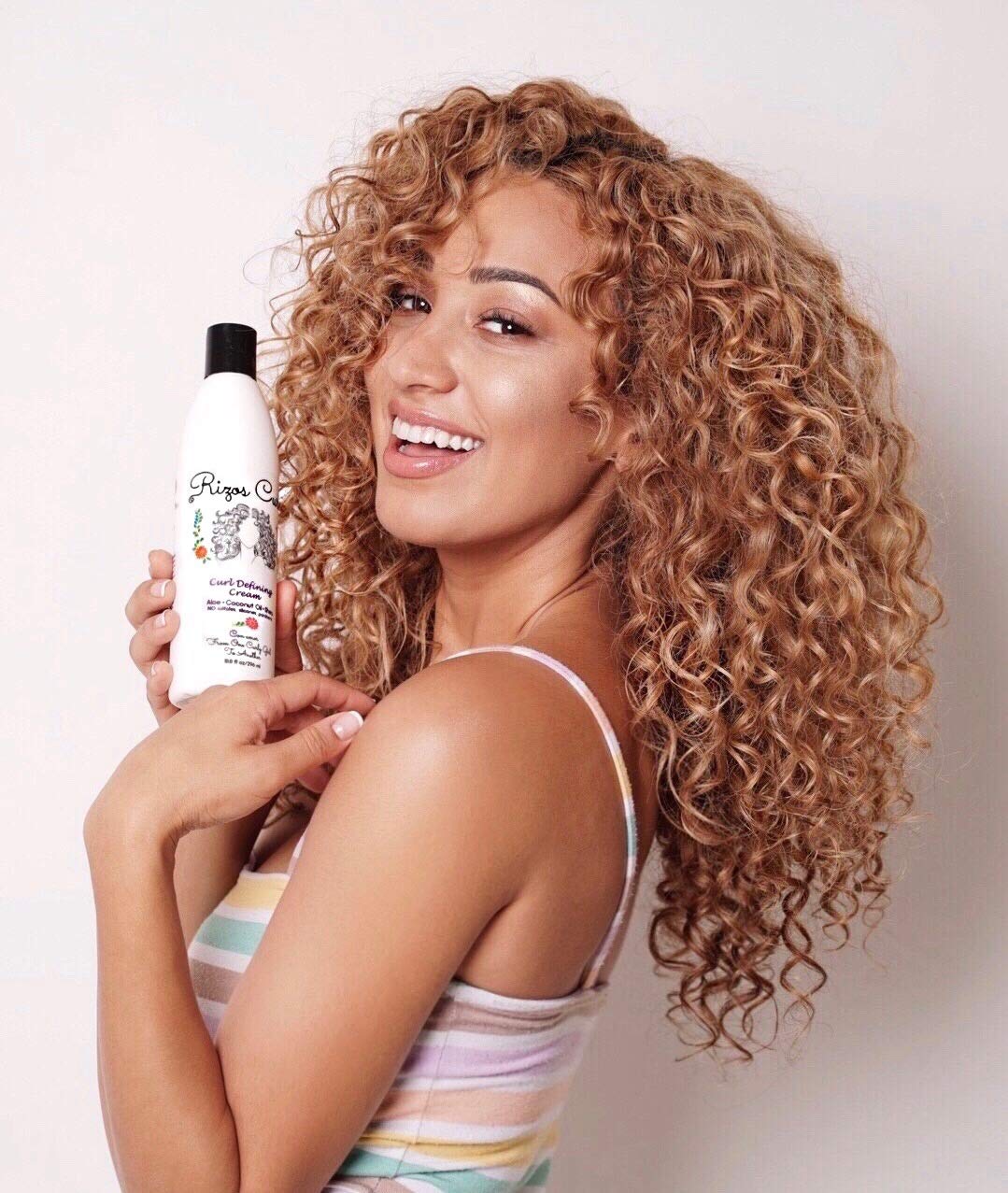 Rizos Curls Hydrating Shampoo lather closeup showing creamy texture.