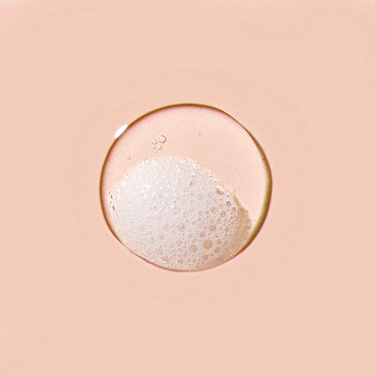 Roger & Gallet Citron body wash tube close-up emphasizes the moisturizing formula