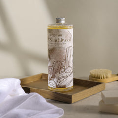 ROMIIE ZOI creamy lather close-up shows luxurious cleansing