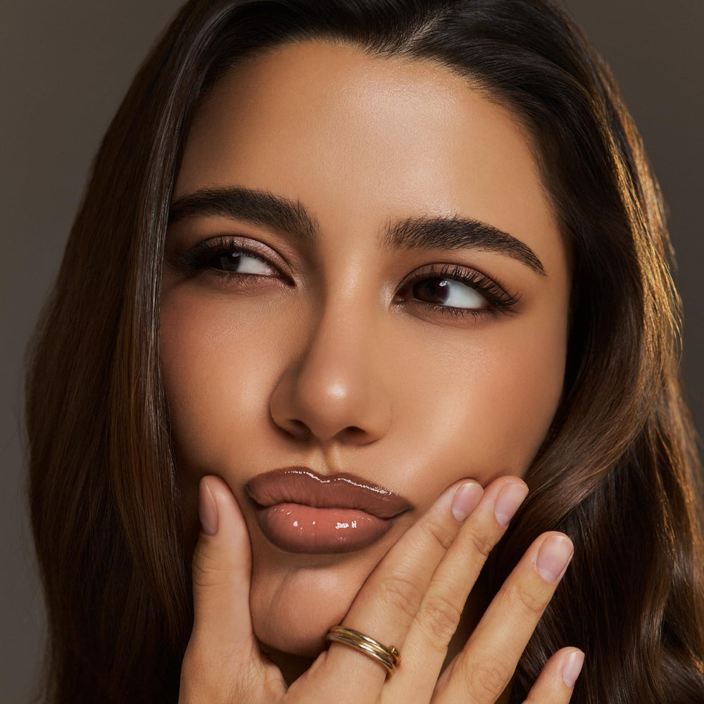 rom&amp;nd Lip Mate Pencil 07 Layering-under-lip-products for enhanced color payoff.