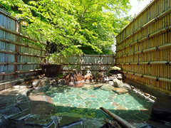 Rotenyu packet dissolving in warm water suggesting a soothing spa ritual.