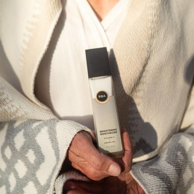 Shea butter and jojoba oil nourish and soften skin.
