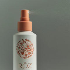 RŌZ Air Thickening Spray on textured hair delivers defined, bouncy movement.
