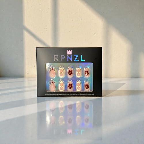 RPNZL Blossom kit shows 32 nails in 16 sizes for a precise fit.
