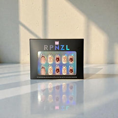 RPNZL Blossom kit shows 32 nails in 16 sizes for a precise fit.
