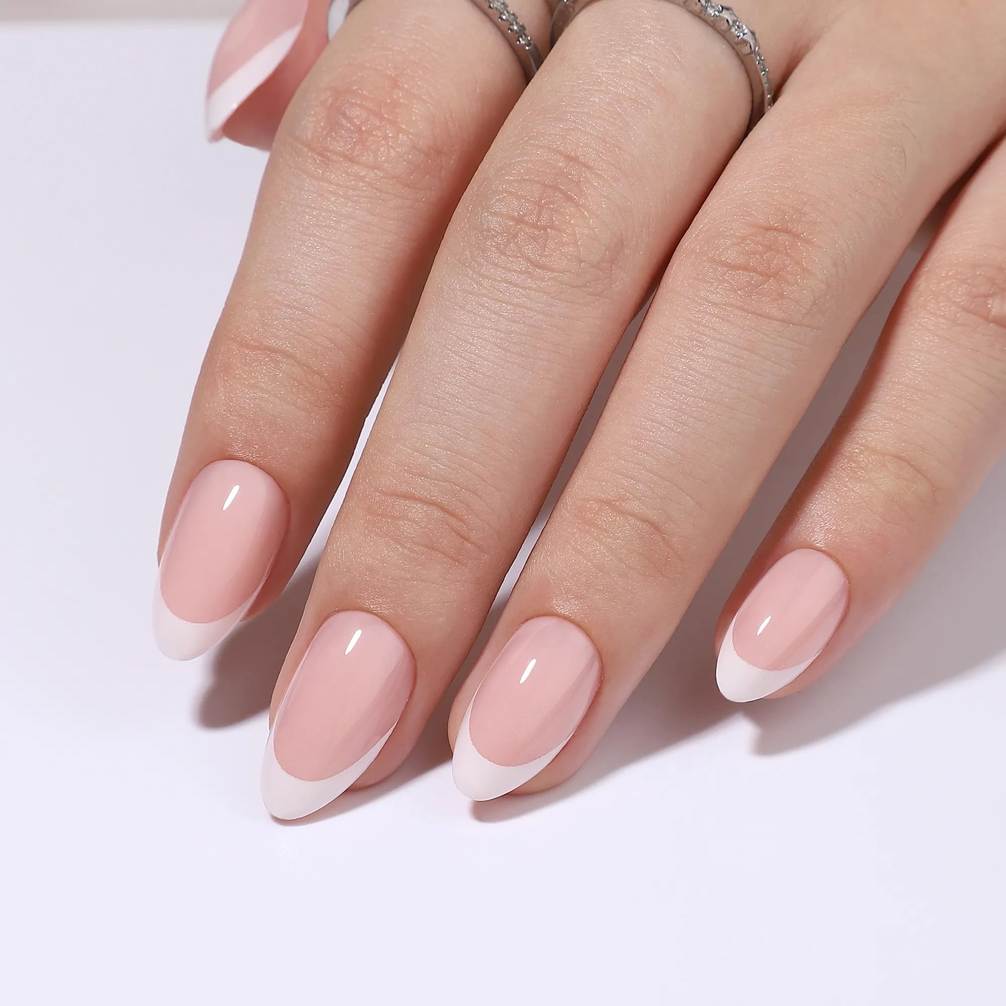 RPNZL Paris nail glue delivers up to two weeks wear