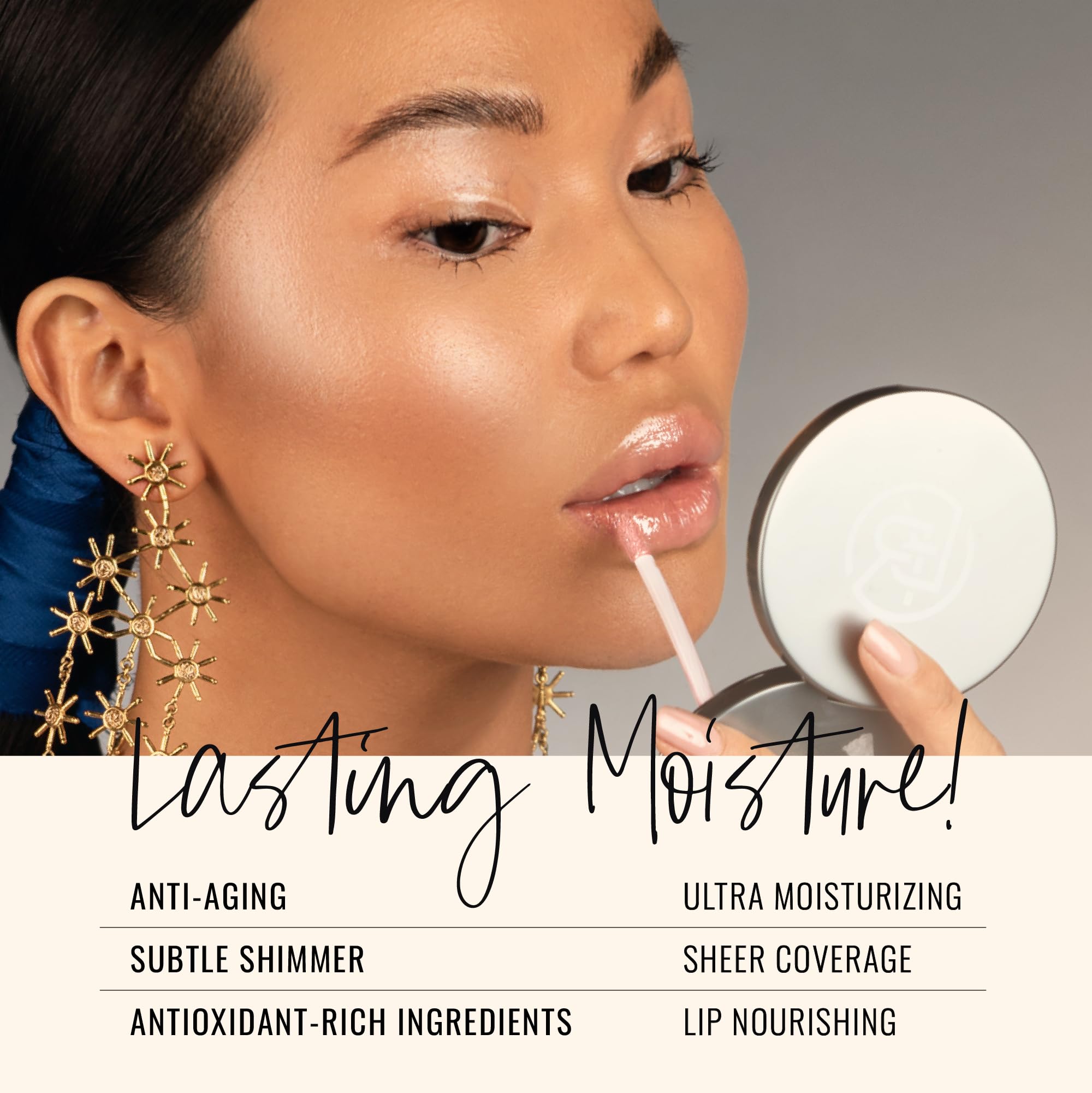 Runway Rogue Chameleon enhances lips with gold-rose shimmer for a luminous finish.
