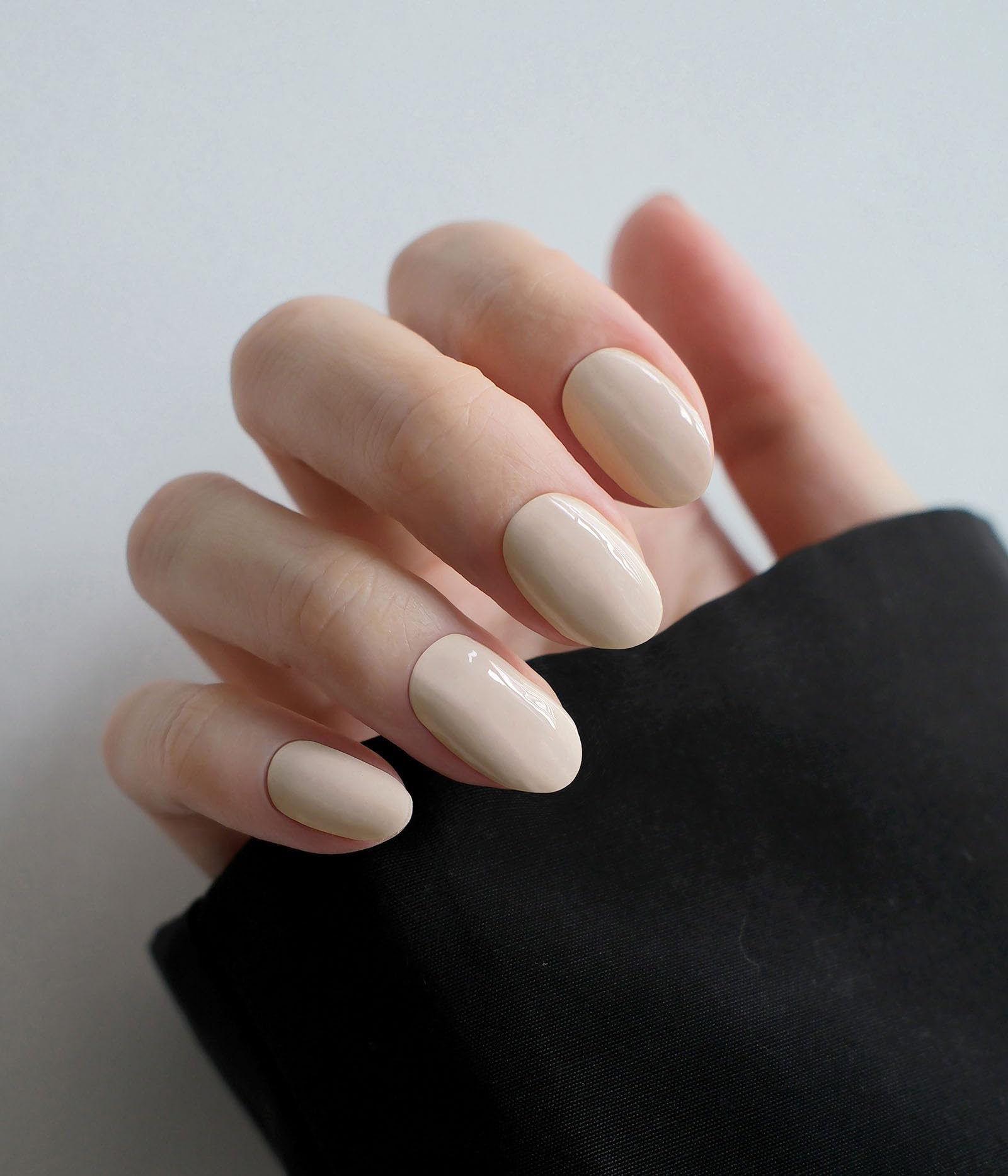 ruyeefam Nail Polish Strips application step demonstrates easy peel and stick use