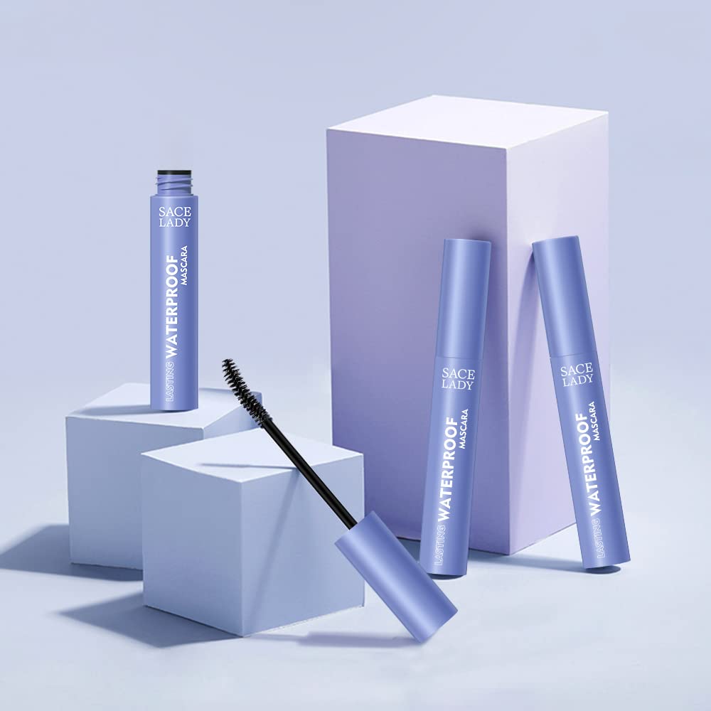 SACE LADY mascara delivers a natural black finish for defined lashes.