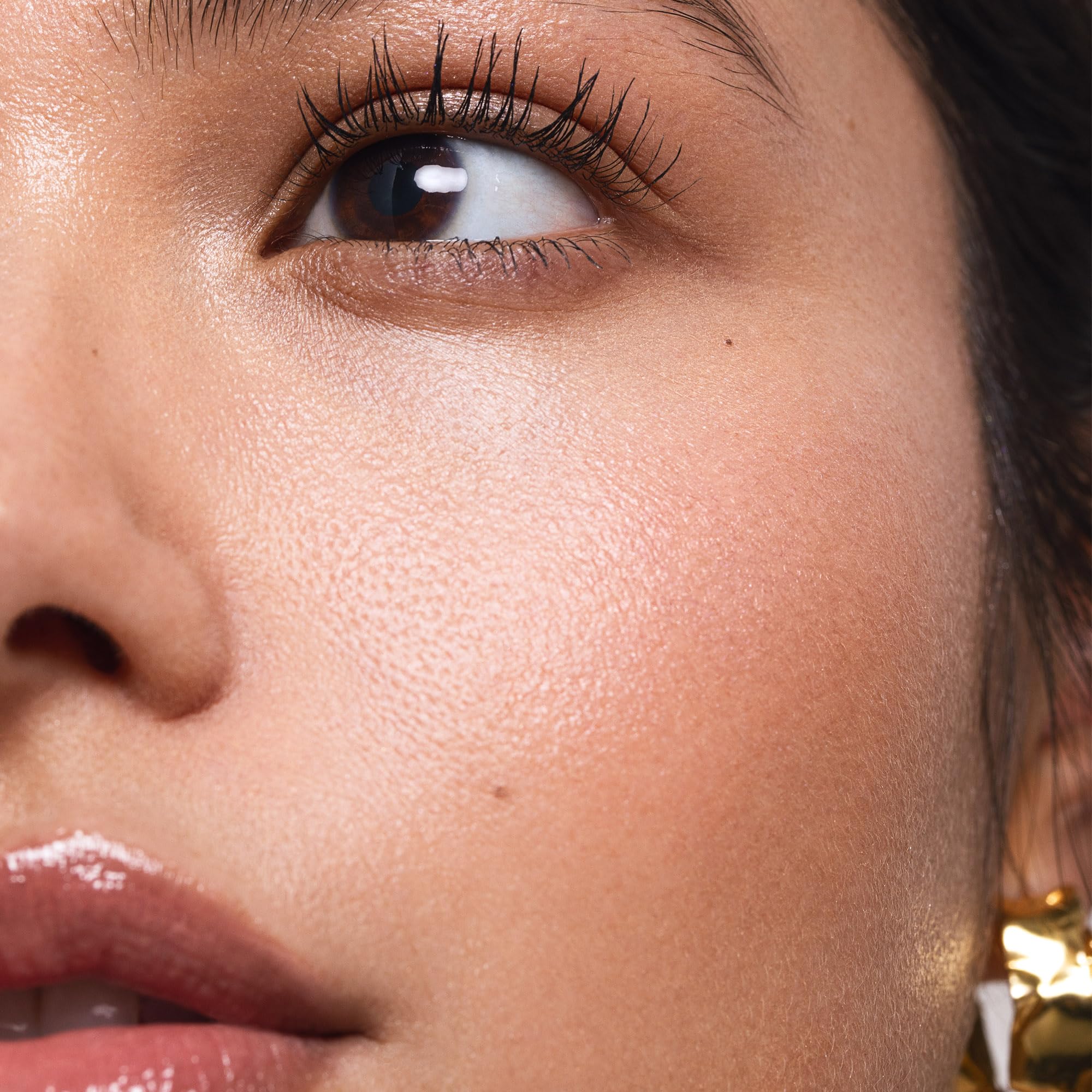 Saie Mascara 101 nourishing formula with beeswax and shea butter.
