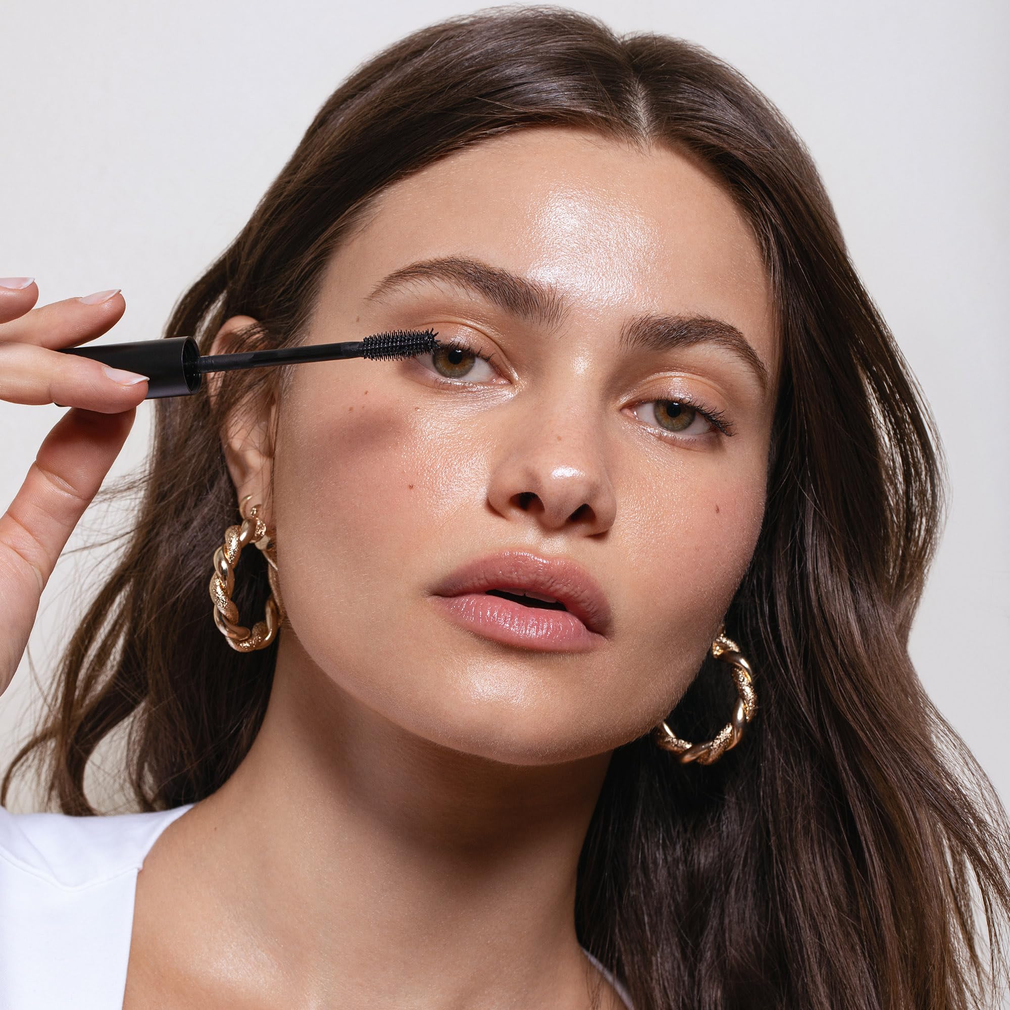Saie Mascara 101 packaging and brush design for easy use.