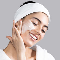 Sanitas Lemon Cream Cleanser ingredients close-up highlighting vitamins C and E.