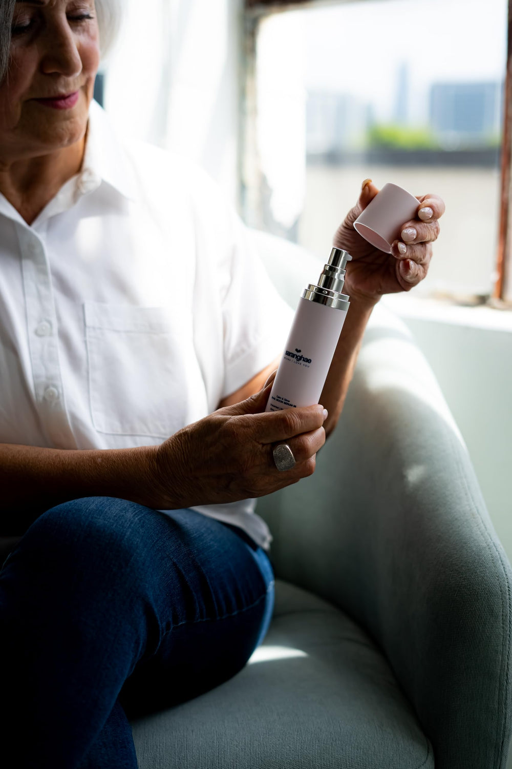 Saranghae serum-on-hand illustrates easy daily application.