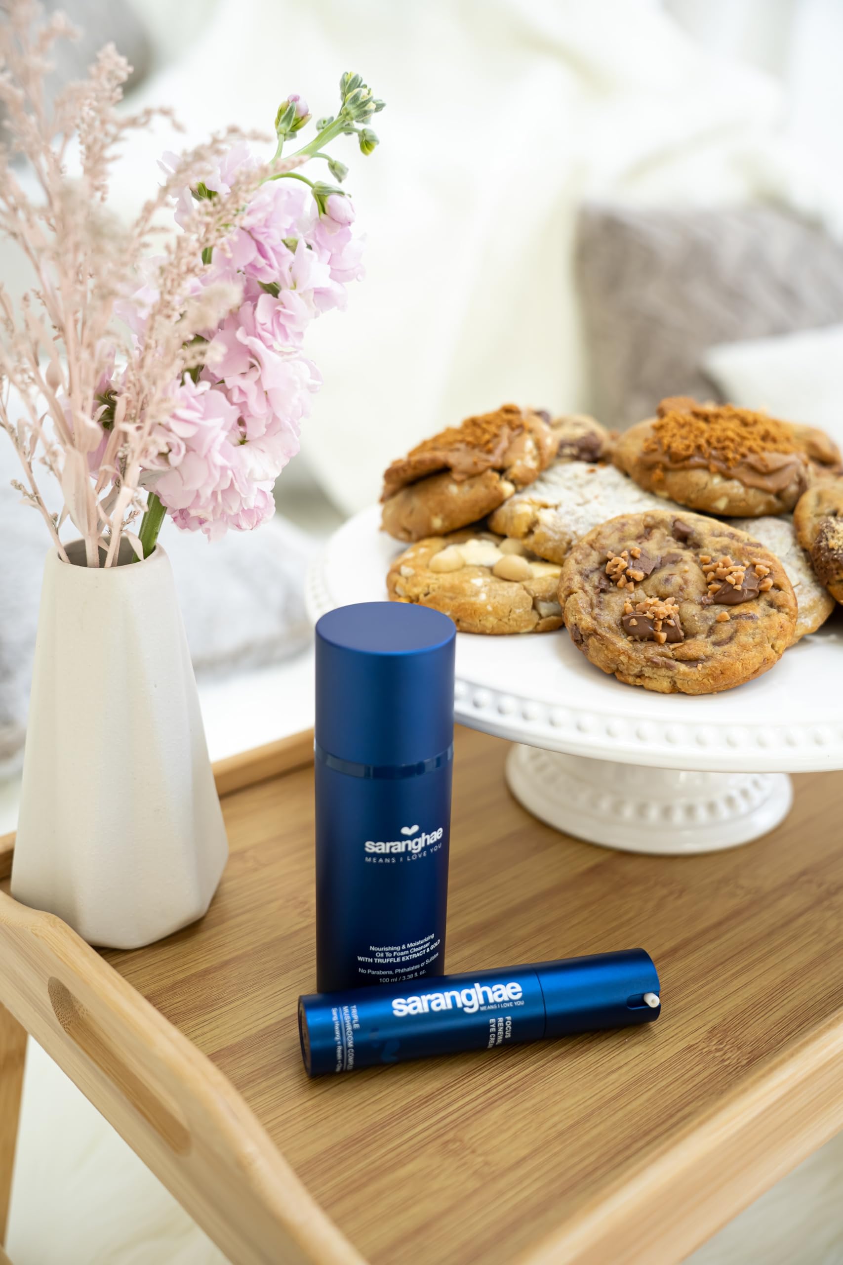 Saranghae triple mushroom eye cream ingredients close-up with Sang Hwang and Niacinamide.