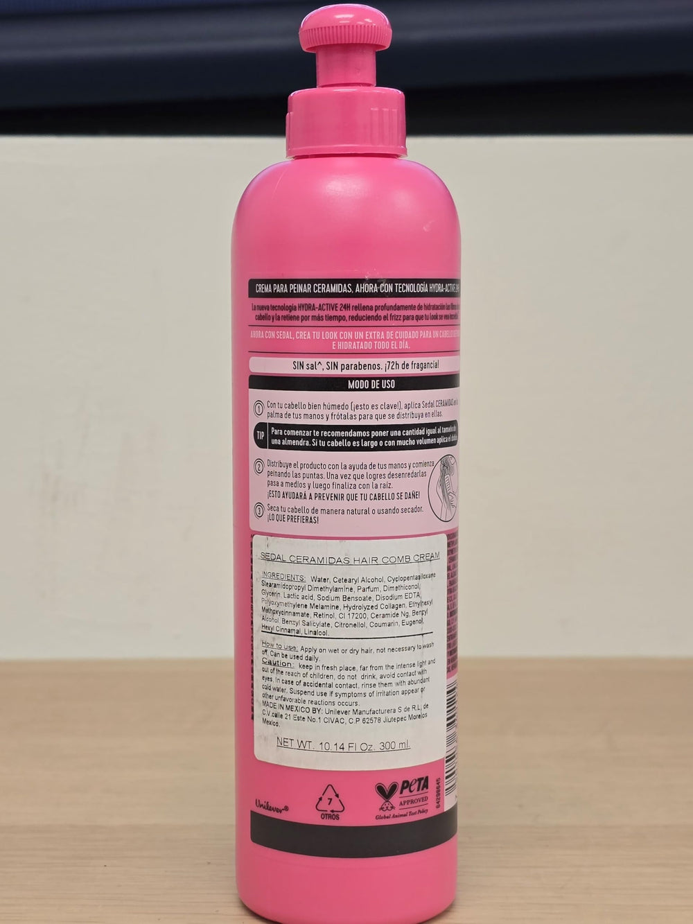 Sedal S.O.S Ceramides ingredients closeup highlighting ceramides and micro-ceramides.