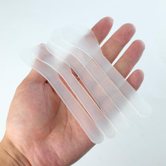 Senkary disposable makeup spatula ensuring clean use between products.