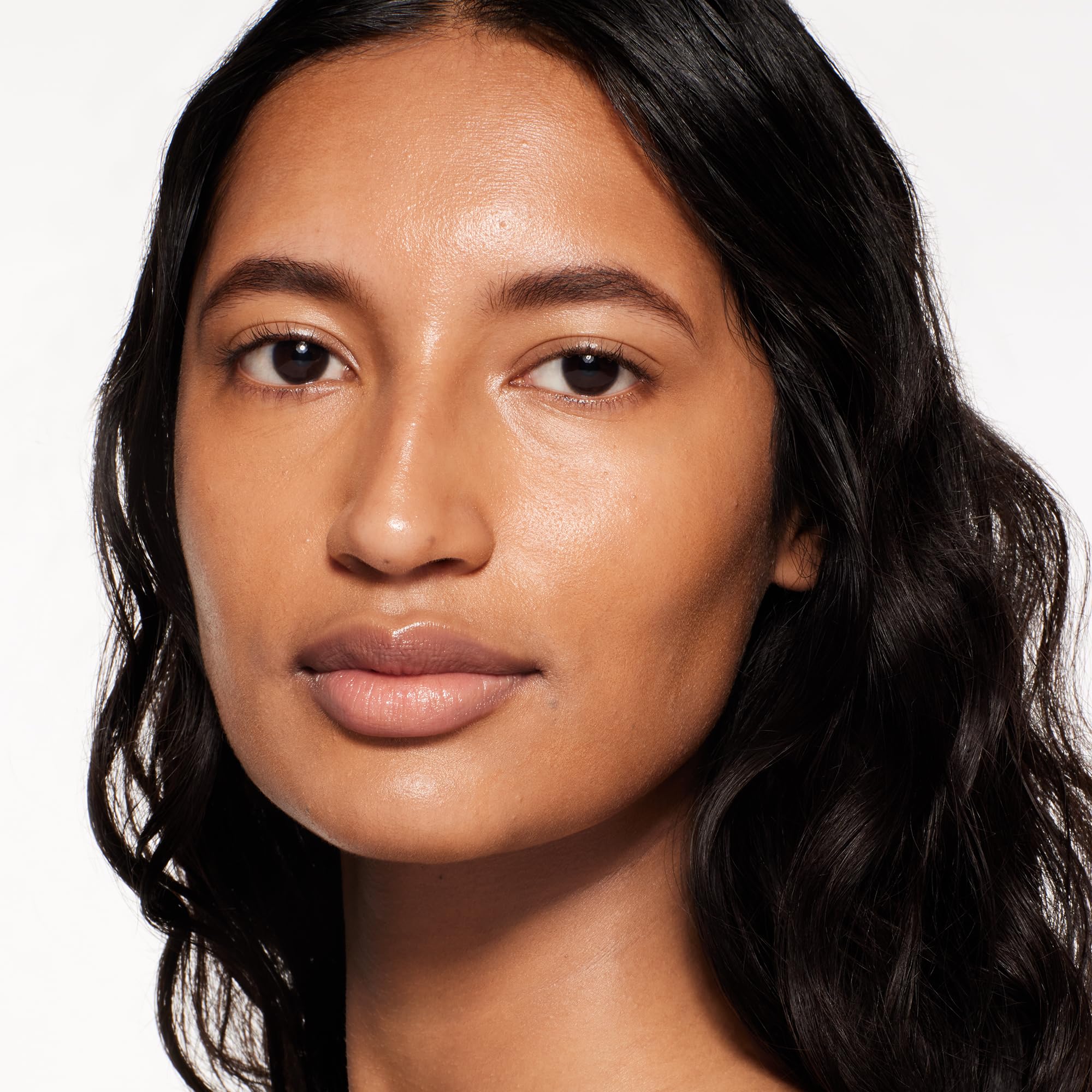 Shiseido RevitalEssence Skin Glow Foundation closeup highlights smooth texture
