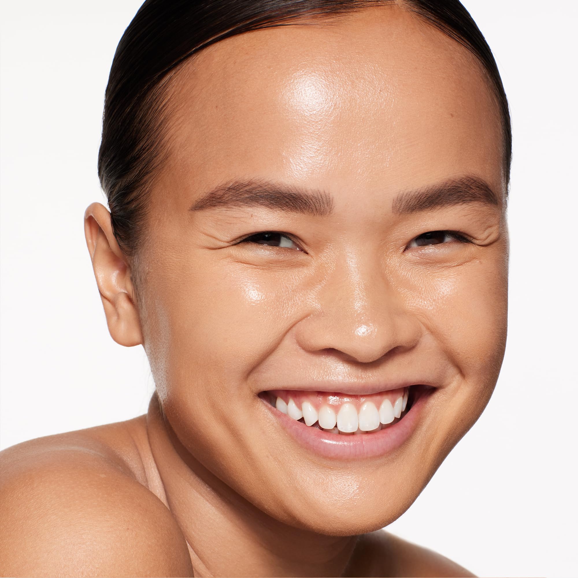 Foundation on the skin delivering natural glow and comfortable wear