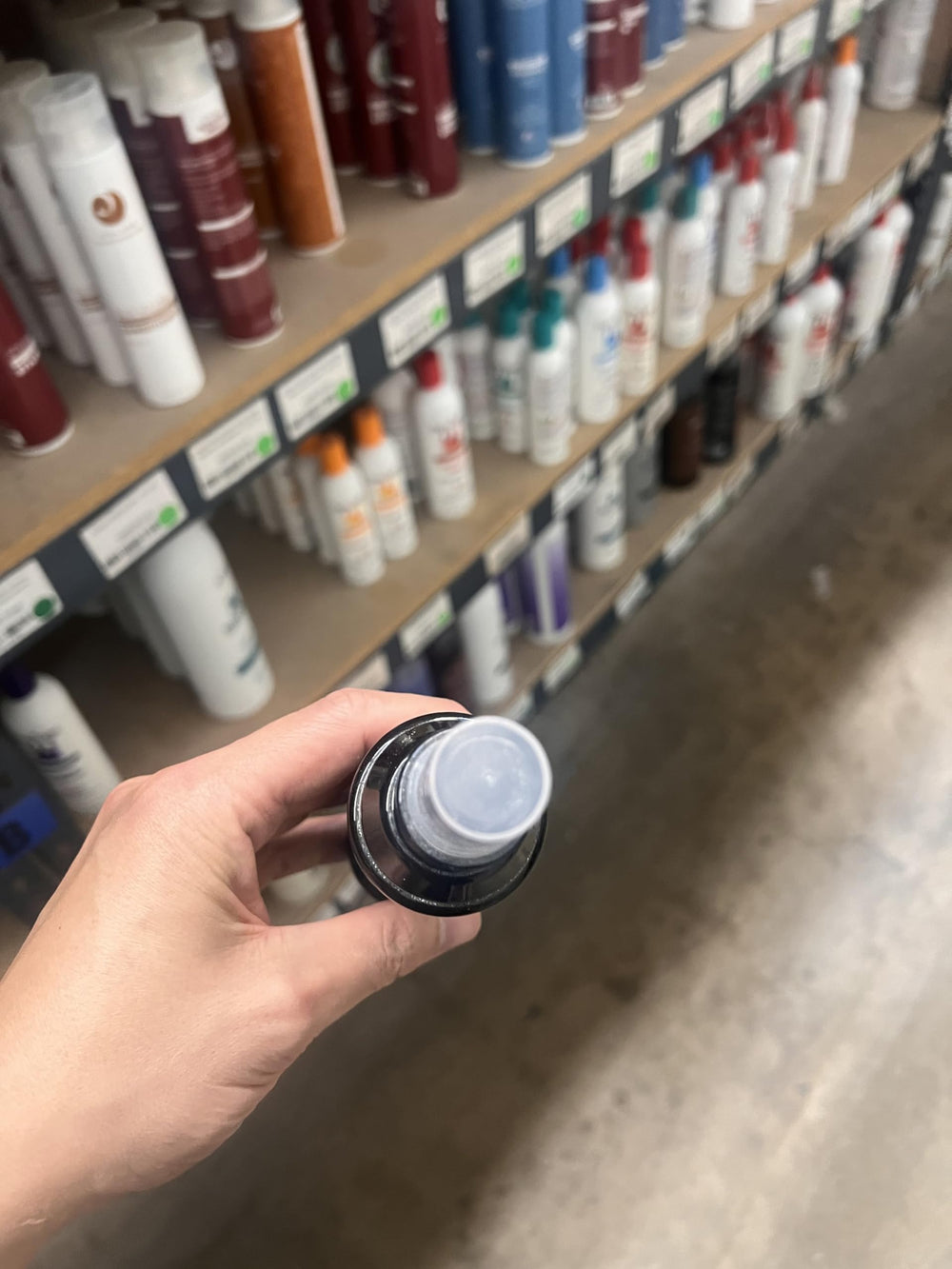 SIeekshop leave-in detangler bottle provides lightweight hydration and easy combing.