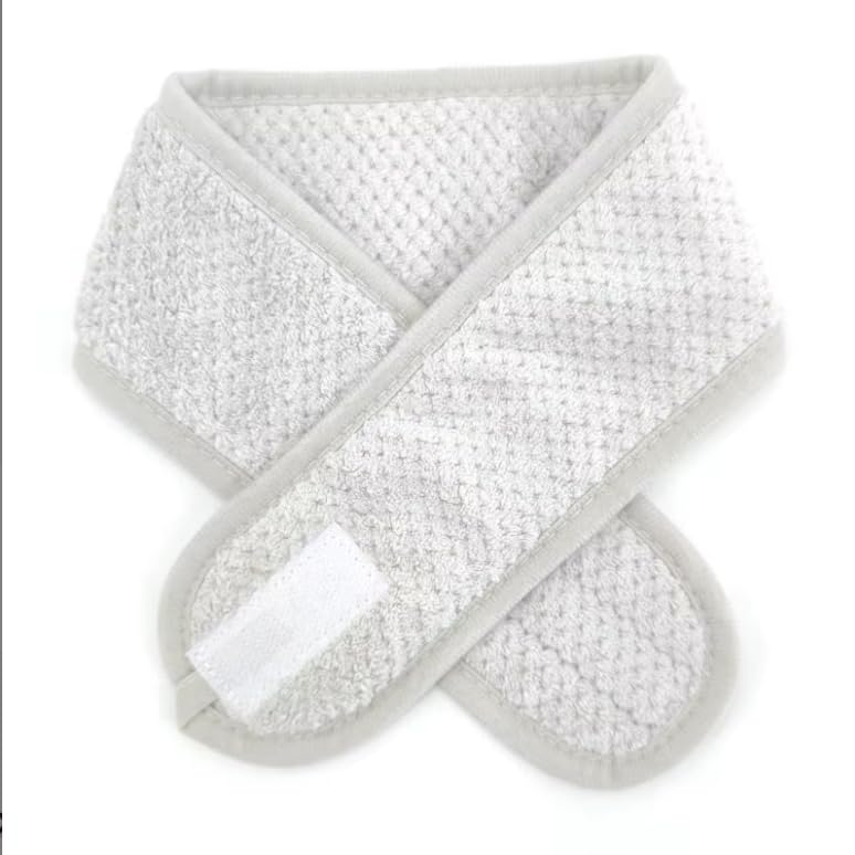 Grey headband included with Silverlake Essentials mask for comfortable at-home pampering.