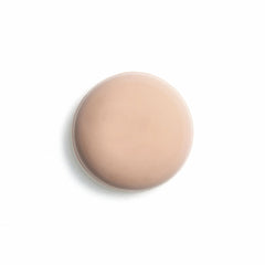 Fingertips applying Phyto-Hydra Teint No 0 for easy glide-on coverage