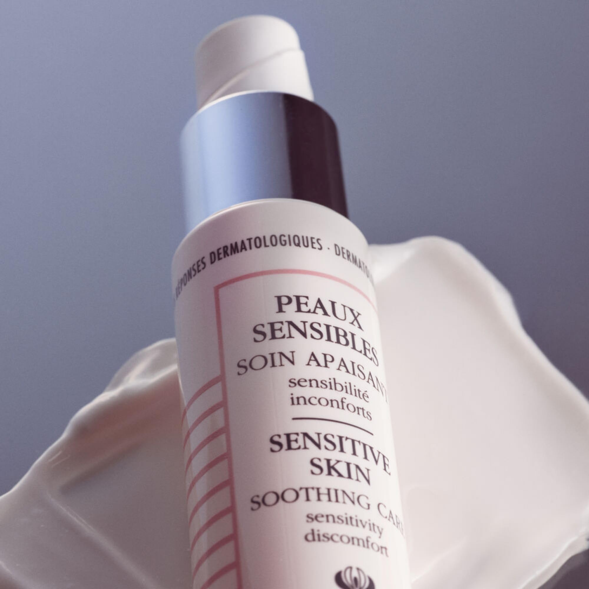 Close-up of Golden Seaweed Extract icon on the Sisley Paris label.