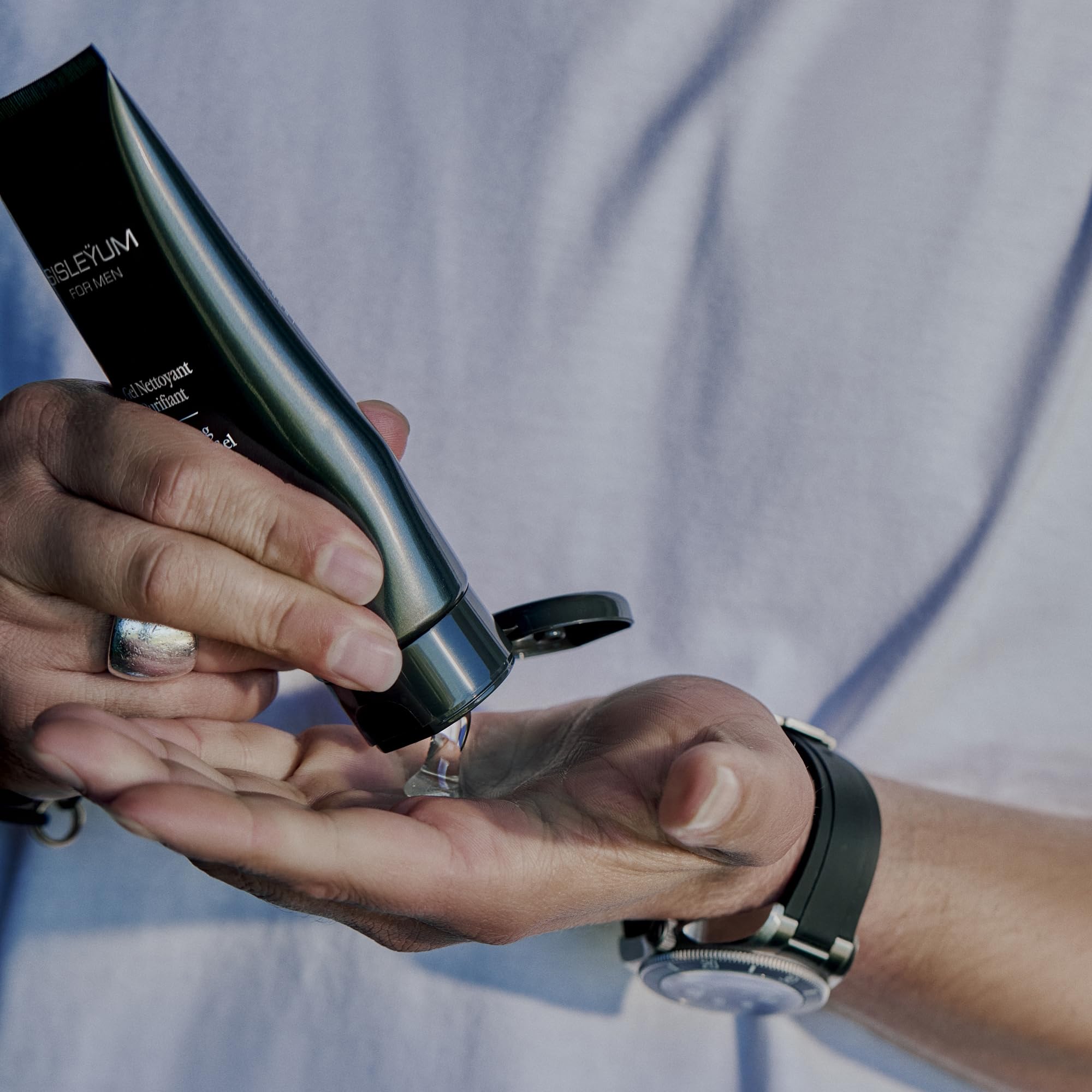 Easy rinse experience with Sisleyum Purifying Cleansing Gel