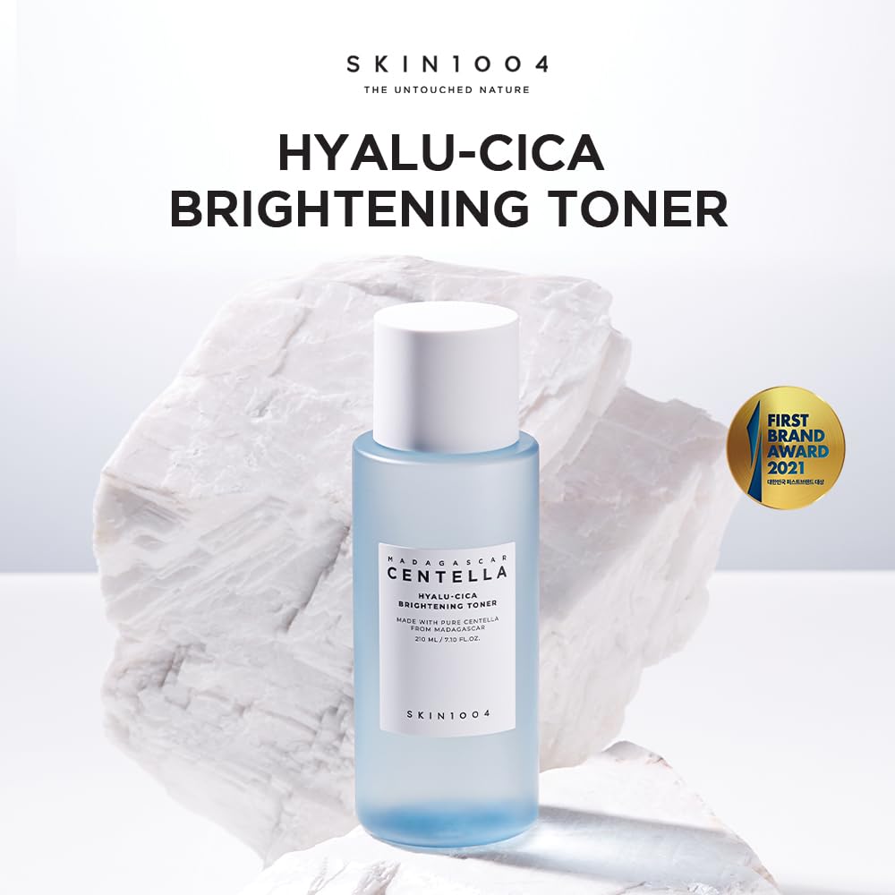 SKIN1004 Hyalu-CICA toner bottle pour shows easy application and refreshing flow.