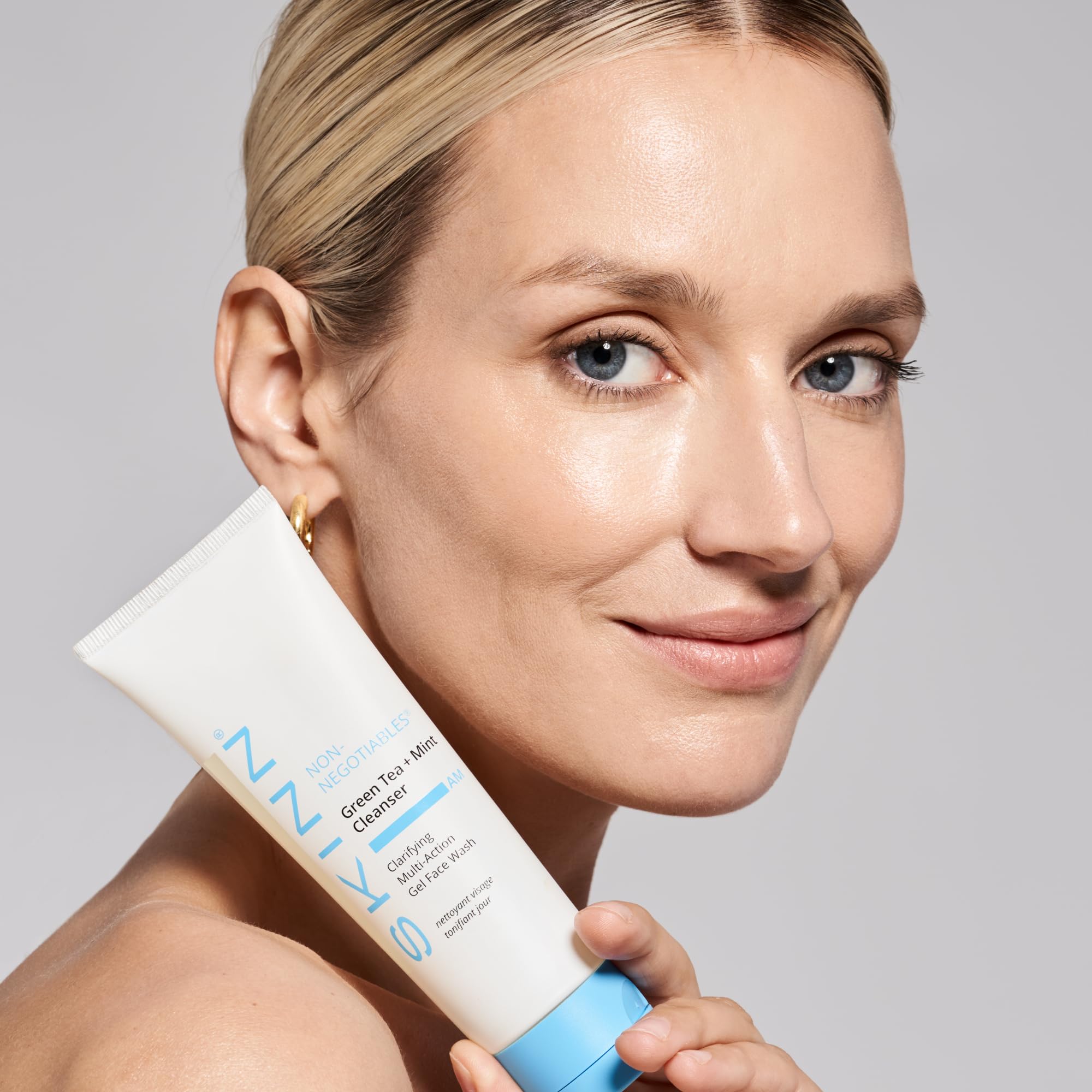 Mint scent in SKINN Daily Morning Face Wash hints at a refreshing sensory cue.