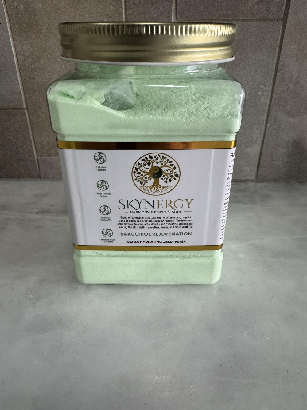 SKYNERGY Jelly mask application closeup highlighting smooth surface for even coverage