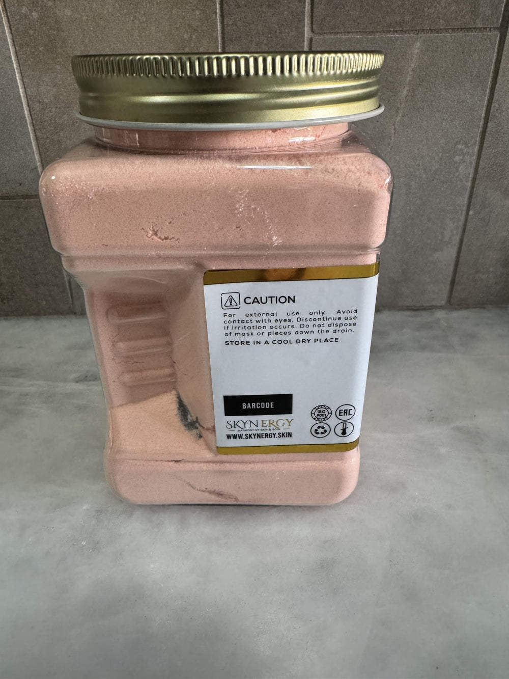 SKYNERGY Alpha Arbutin Jelly Mask with algae promotes radiant, even-looking skin.
