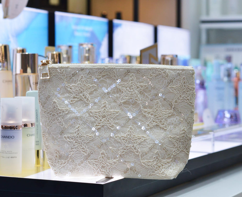 Sliimagetu gift for women makeup bag offers a thoughtful present.