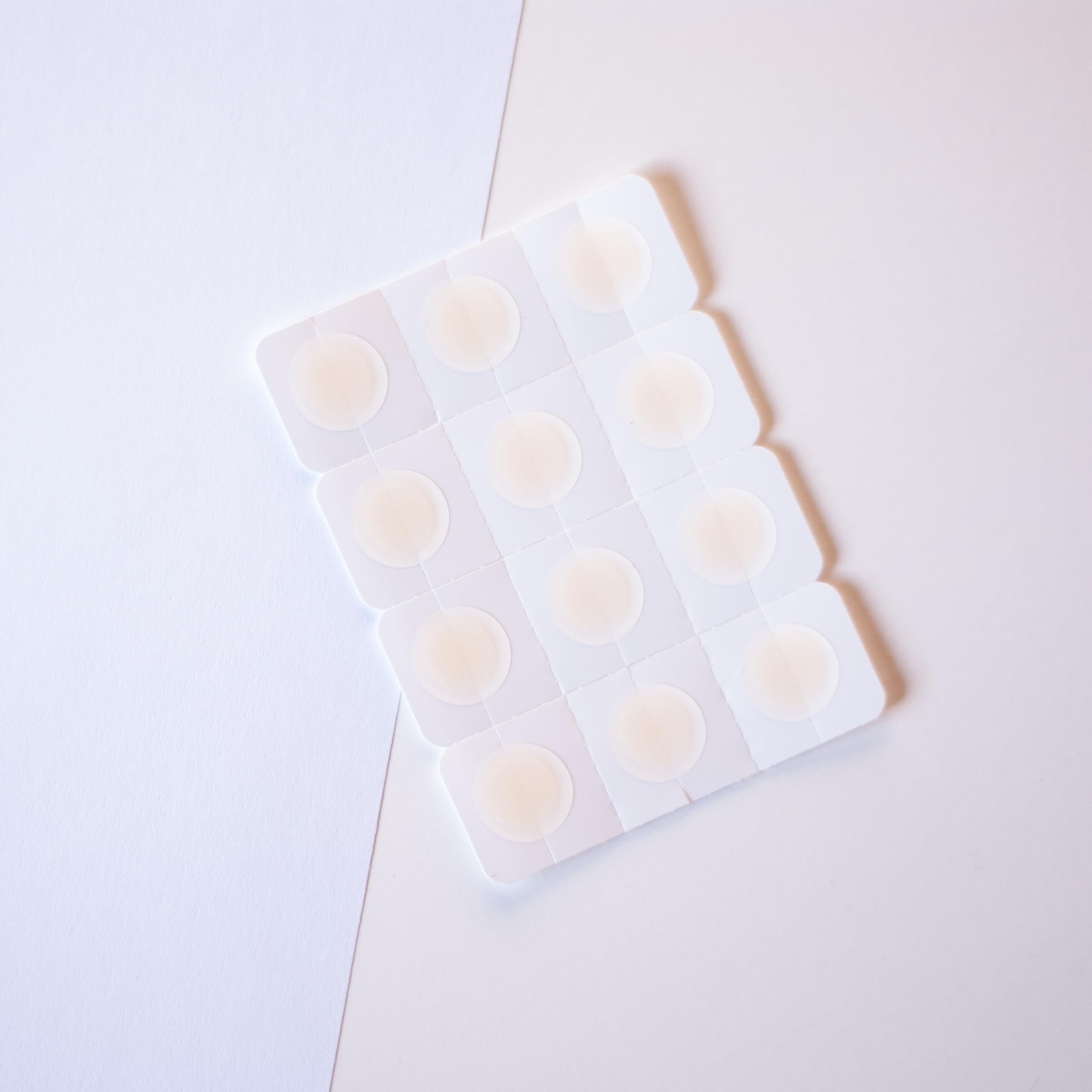 Latex-free and drug-free SMARTMED Cover-Dot designed for sensitive skin