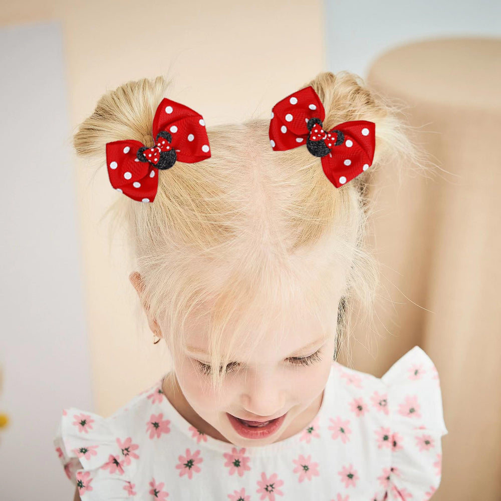Snokkcomss hair bows in hair styling demonstration for kids.