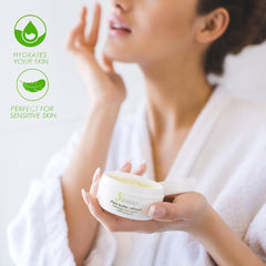 Soapeauty expeller-pressed shea butter texture ideal for cosmetics.
